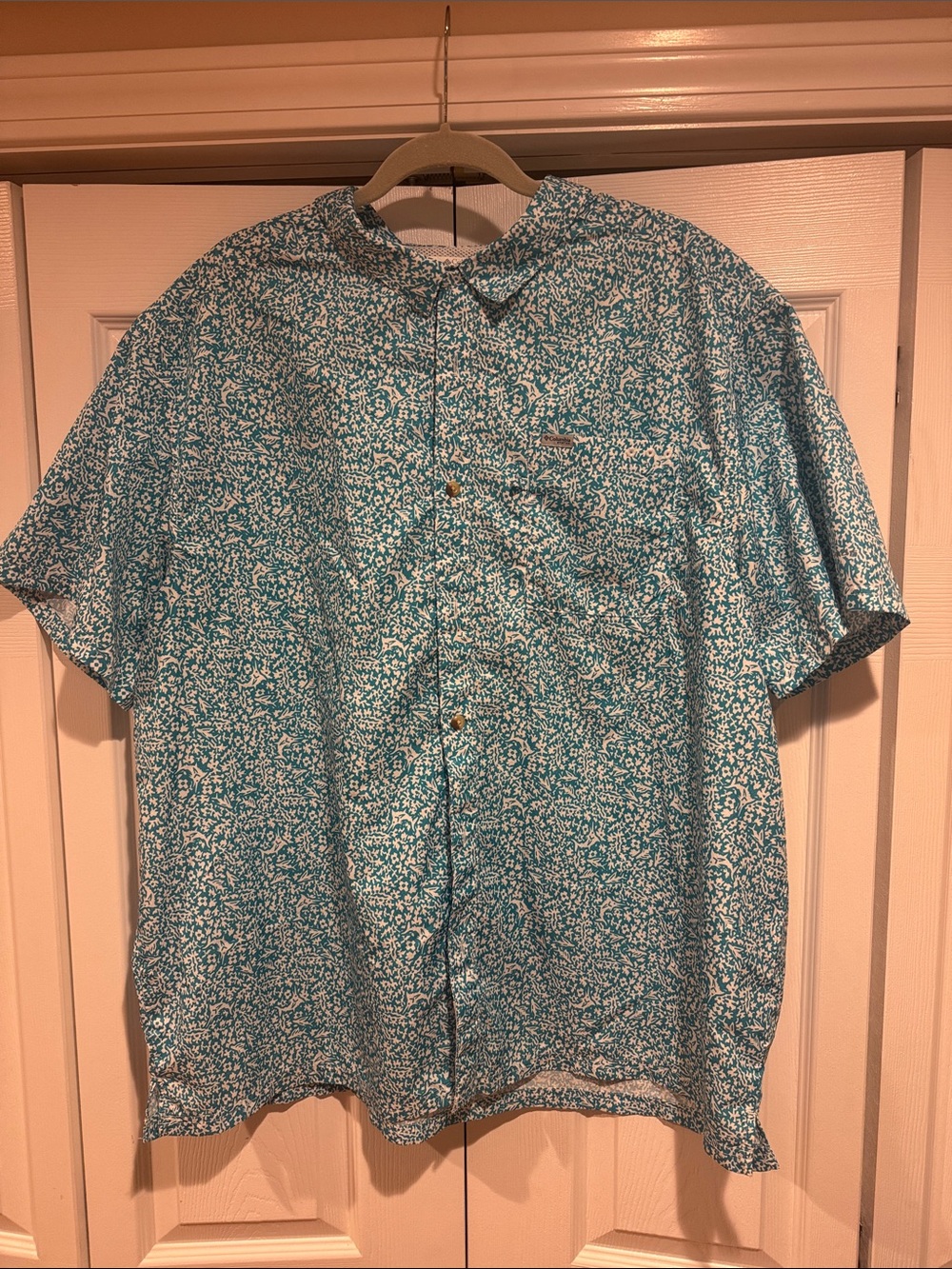 Men's Short-Sleeve Teal Patterned Button-Down Shirt